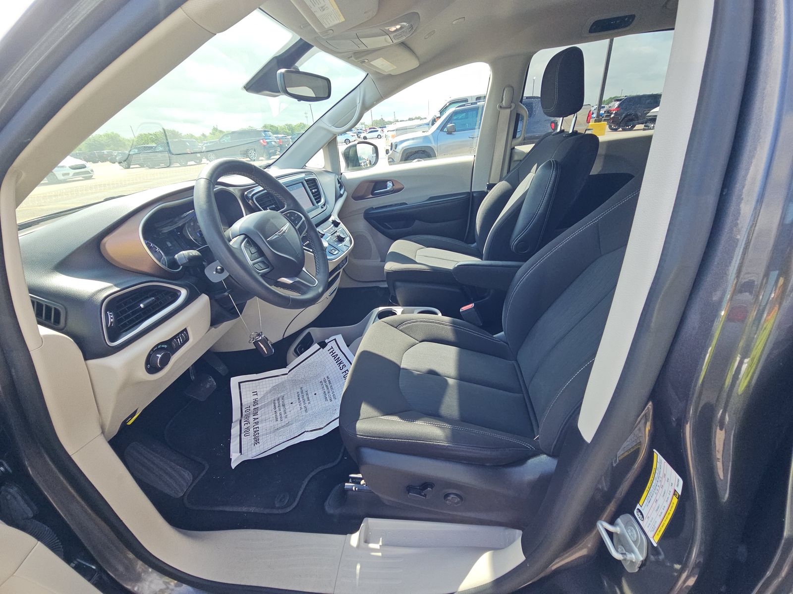 CHRYSLER VOYAGER - 8