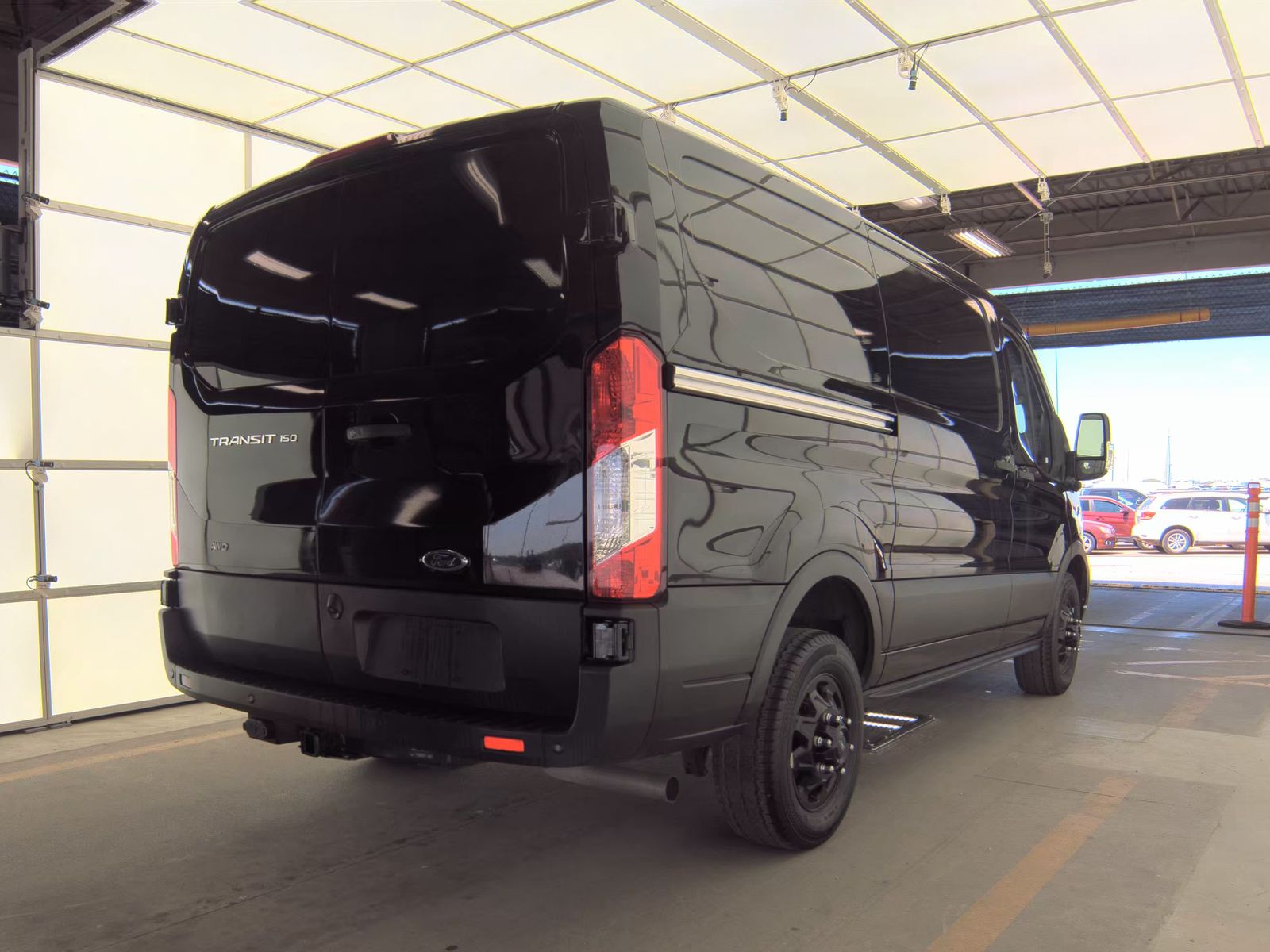 FORD TRANSIT 150 - 6