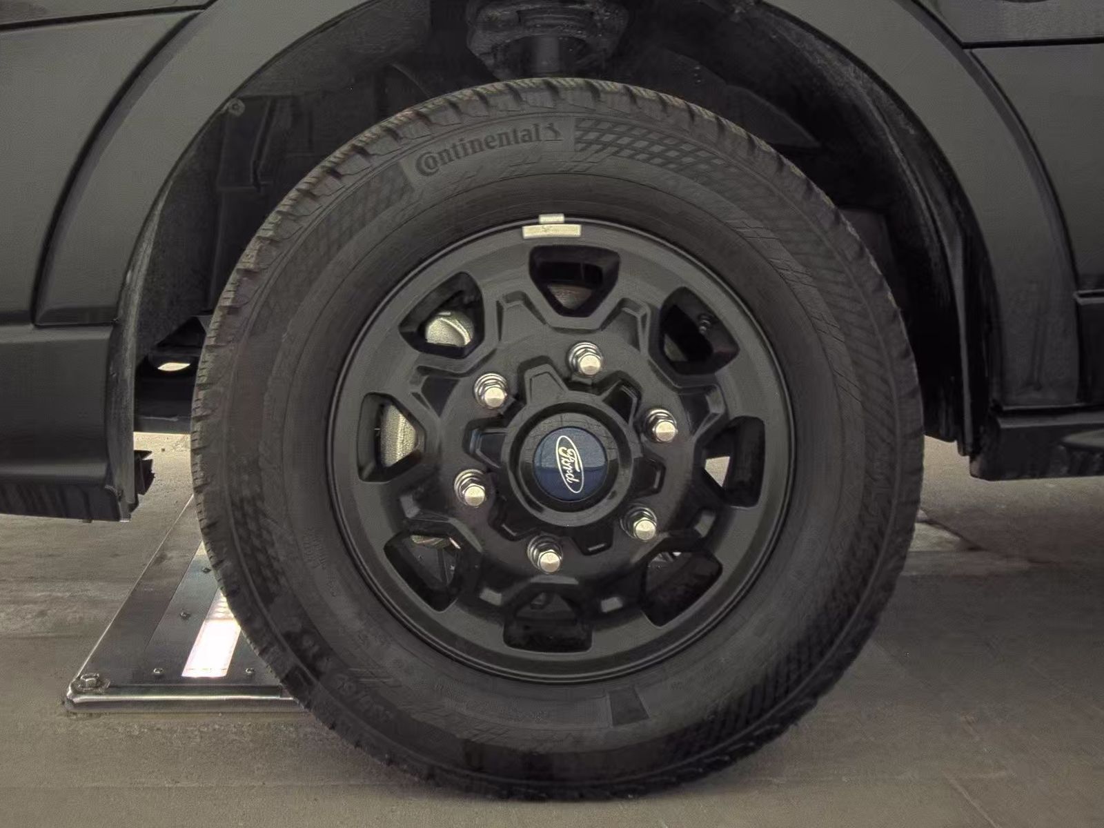 FORD TRANSIT 150 - 10