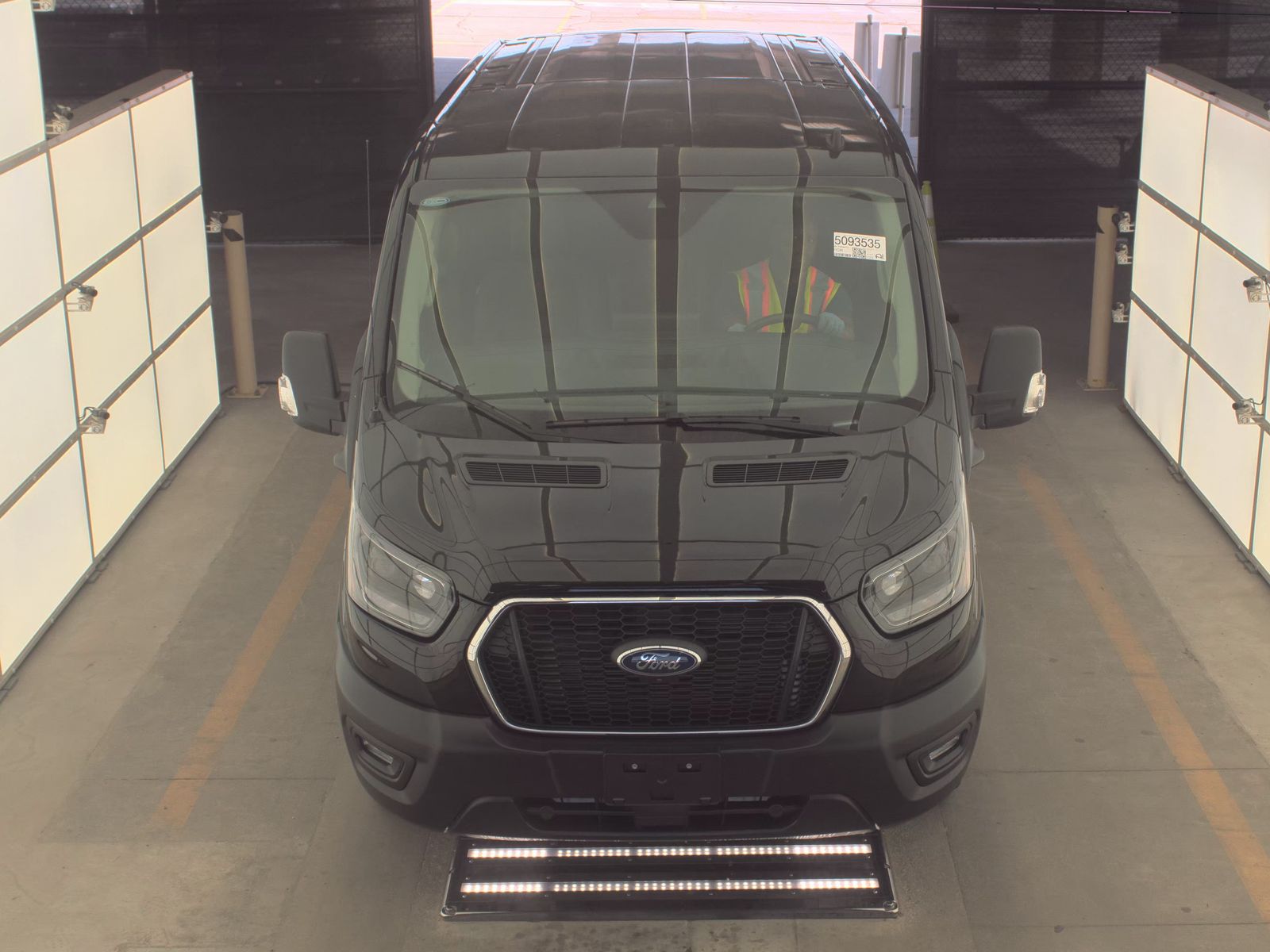 FORD TRANSIT 150 - 3