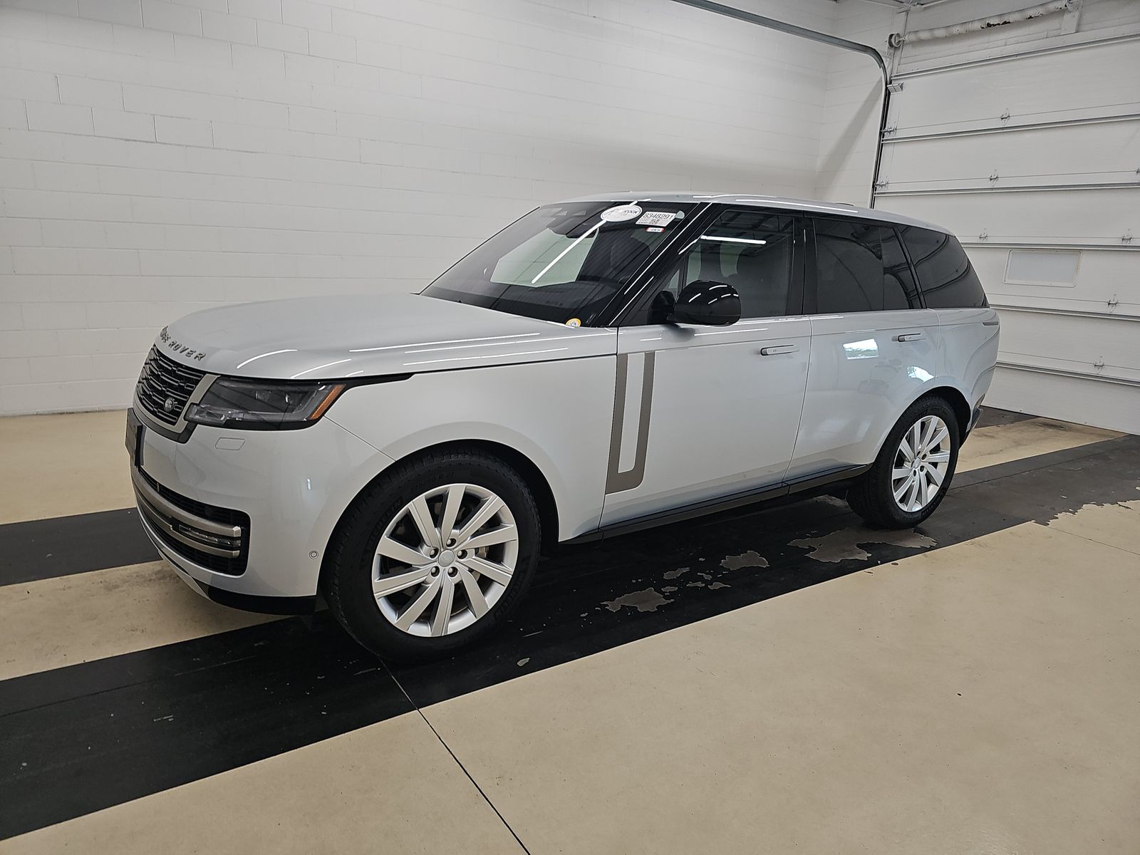 2023 Land Rover Range Rover 3.0 SE SWB's photo