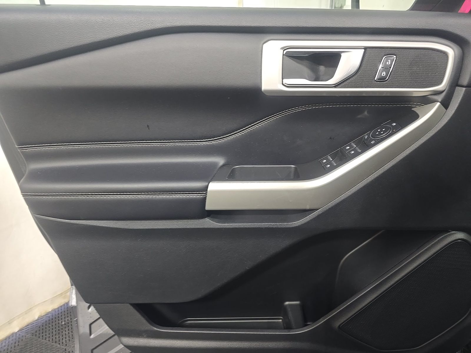 FORD EXPLORER - 10