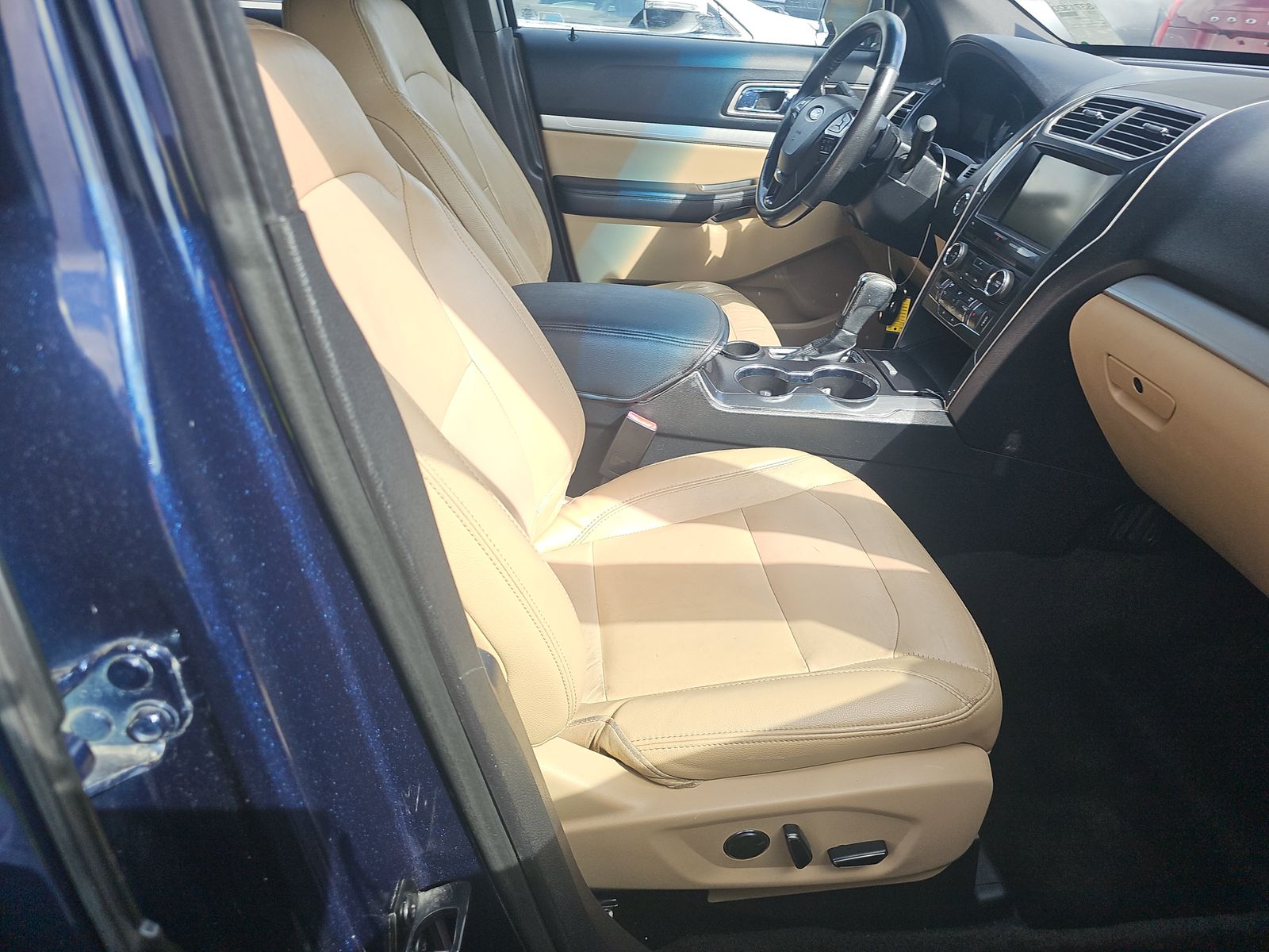 FORD EXPLORER - 9