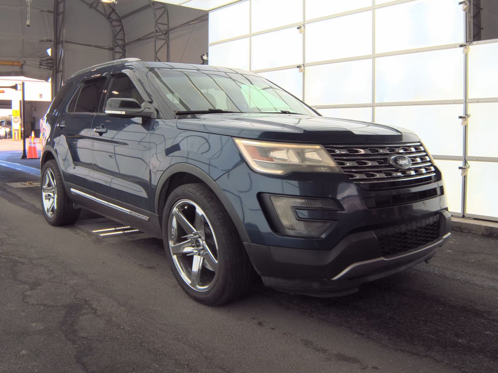 FORD EXPLORER - 4