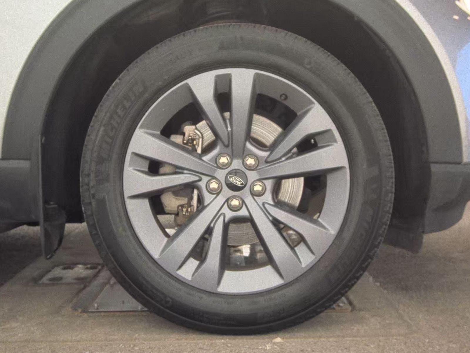FORD EXPLORER - 10