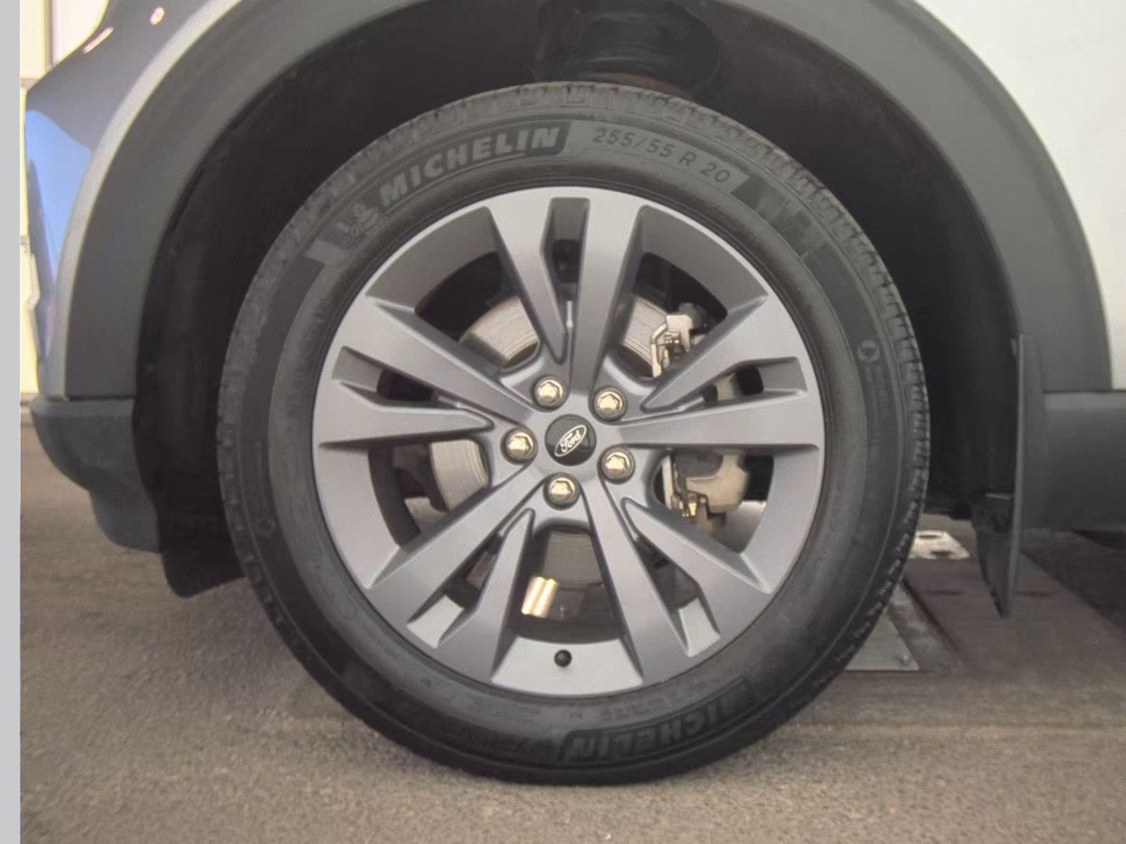 FORD EXPLORER - 9