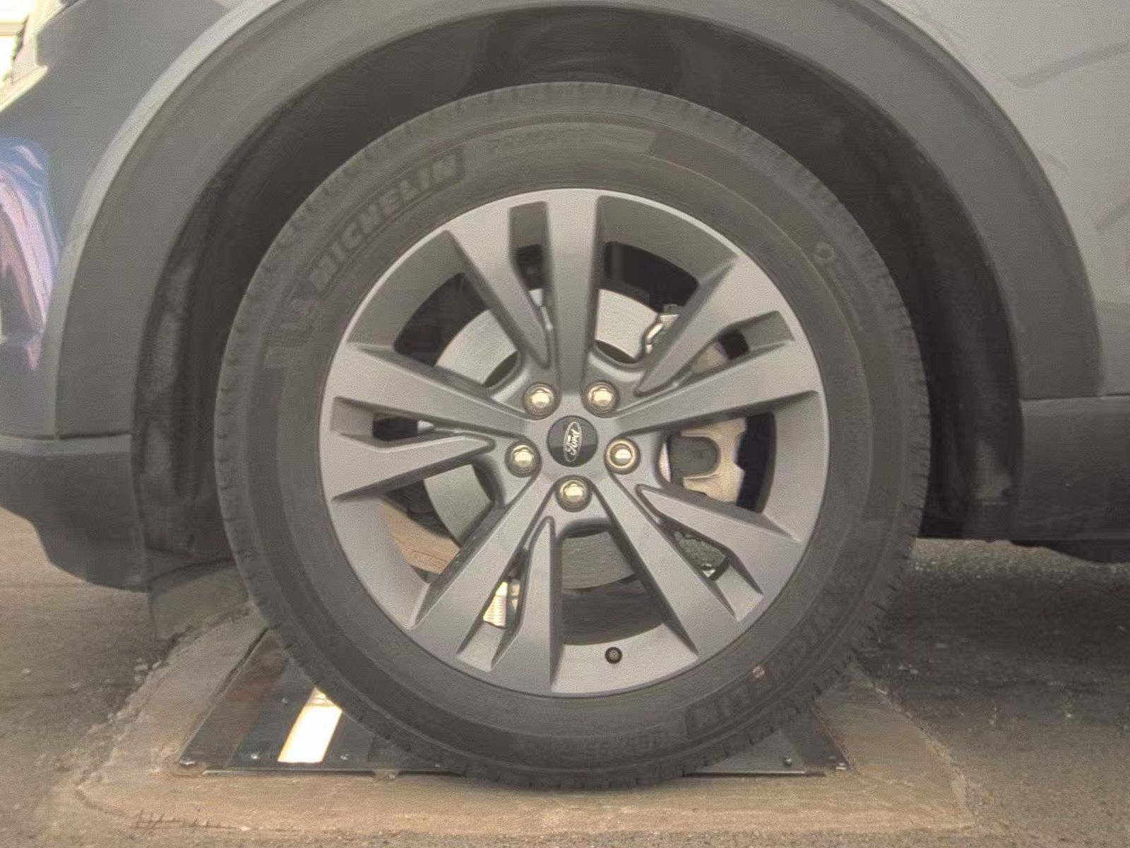FORD EXPLORER - 10