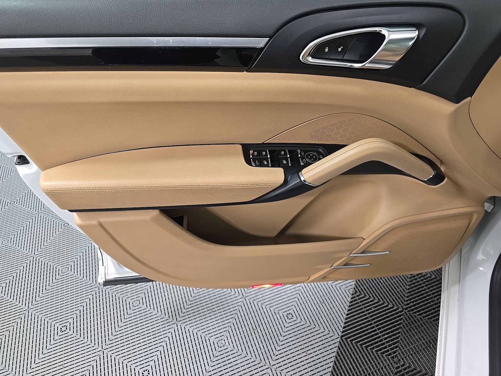 PORSCHE CAYENNE - 10