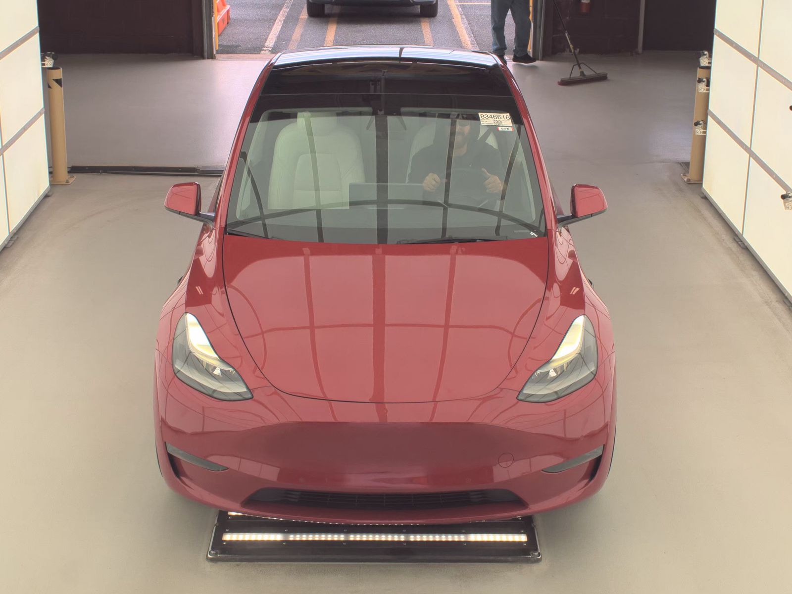 TESLA MODEL Y - 3
