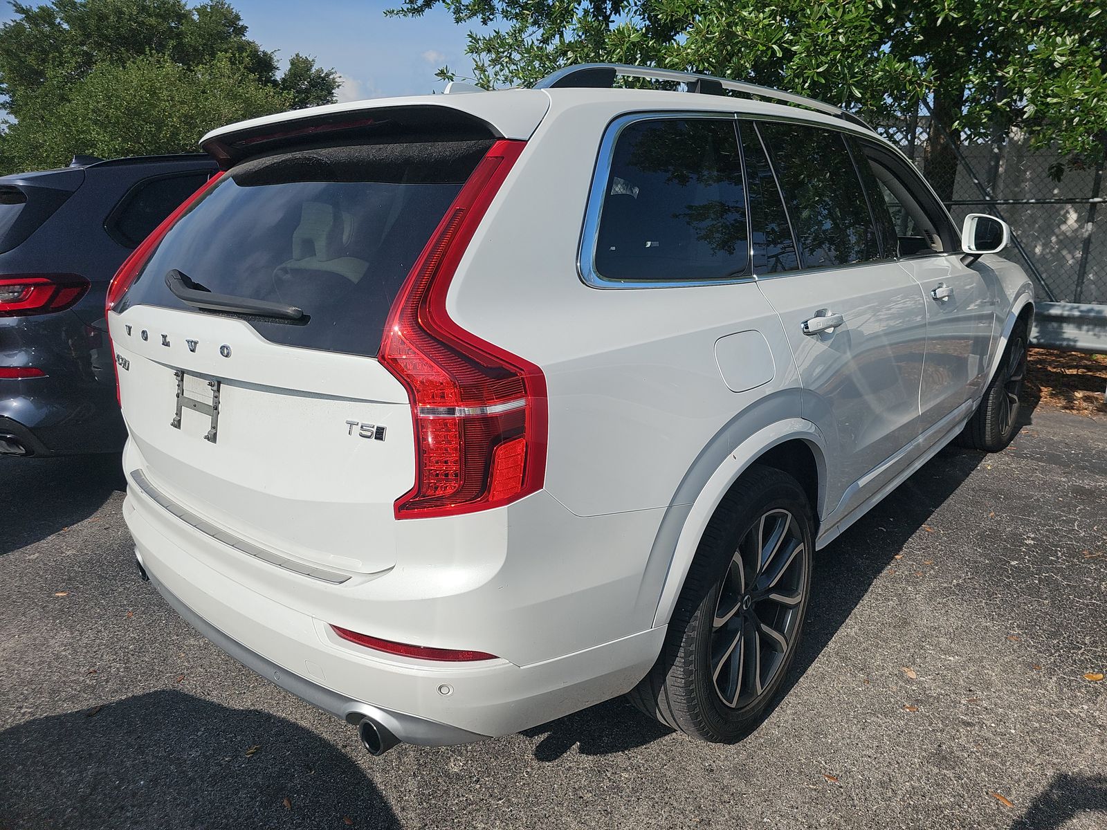 2019 Volvo XC90 T5 Momentum AWD