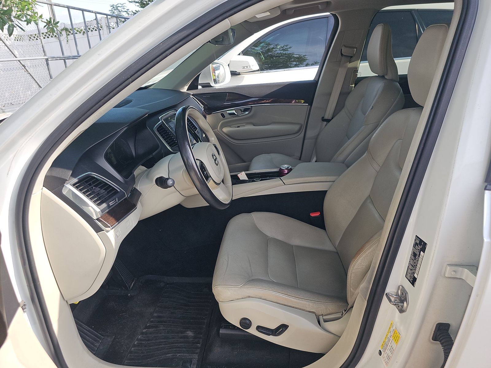 2019 Volvo XC90 T5 Momentum AWD