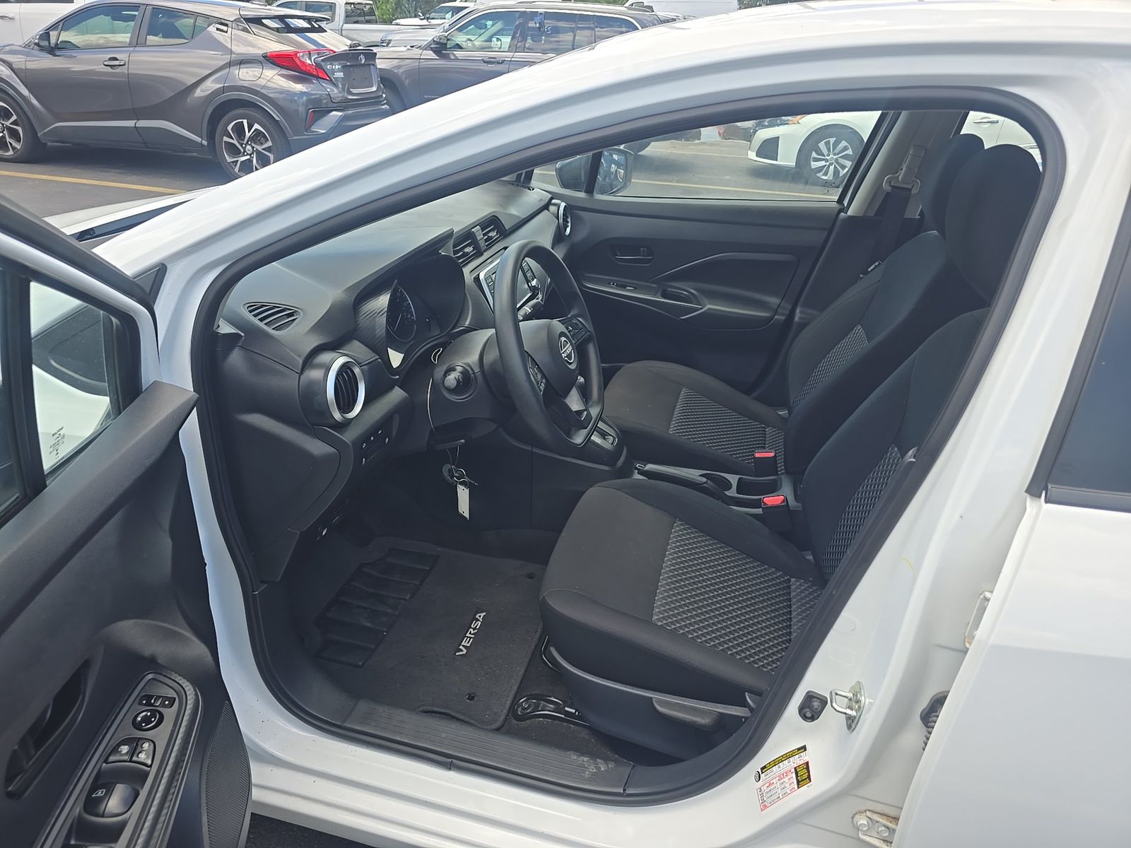 NISSAN VERSA - 8