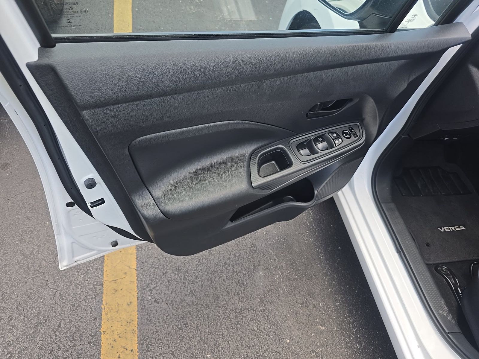 NISSAN VERSA - 10