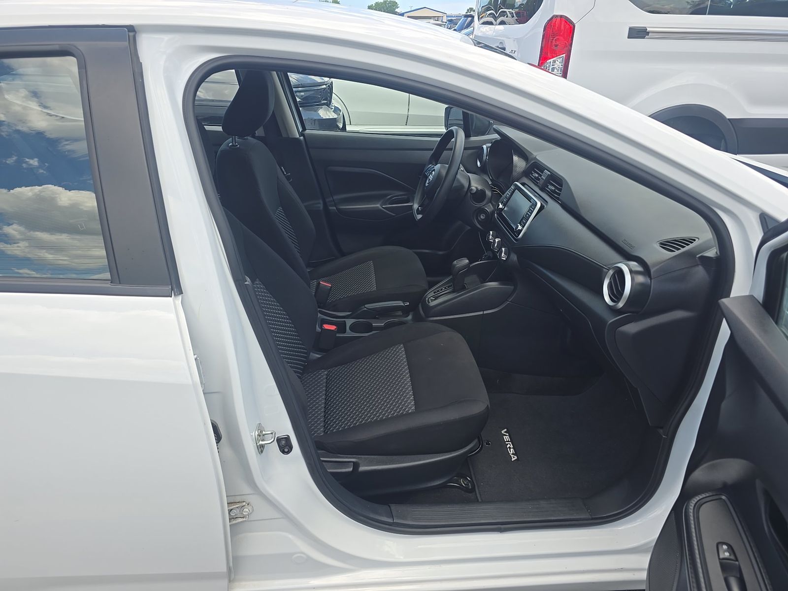 NISSAN VERSA - 9