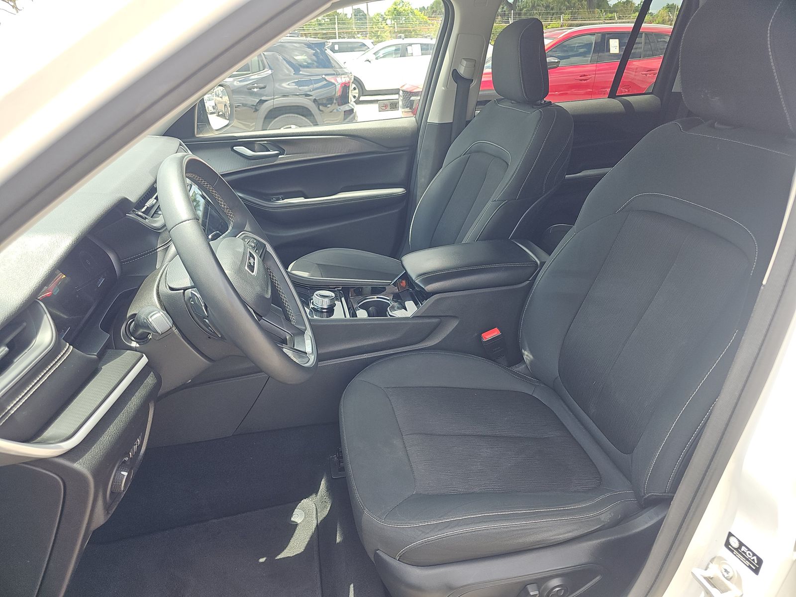 2023 Jeep Grand Cherokee Laredo RWD