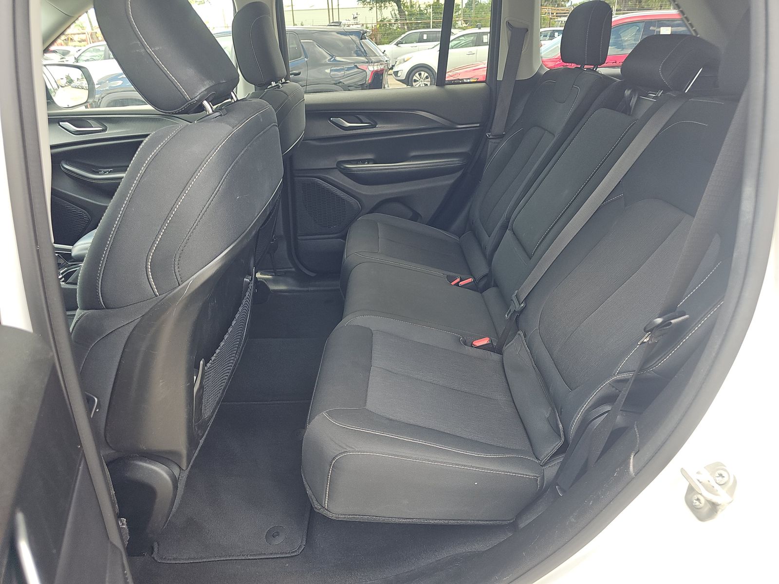 2023 Jeep Grand Cherokee Laredo RWD