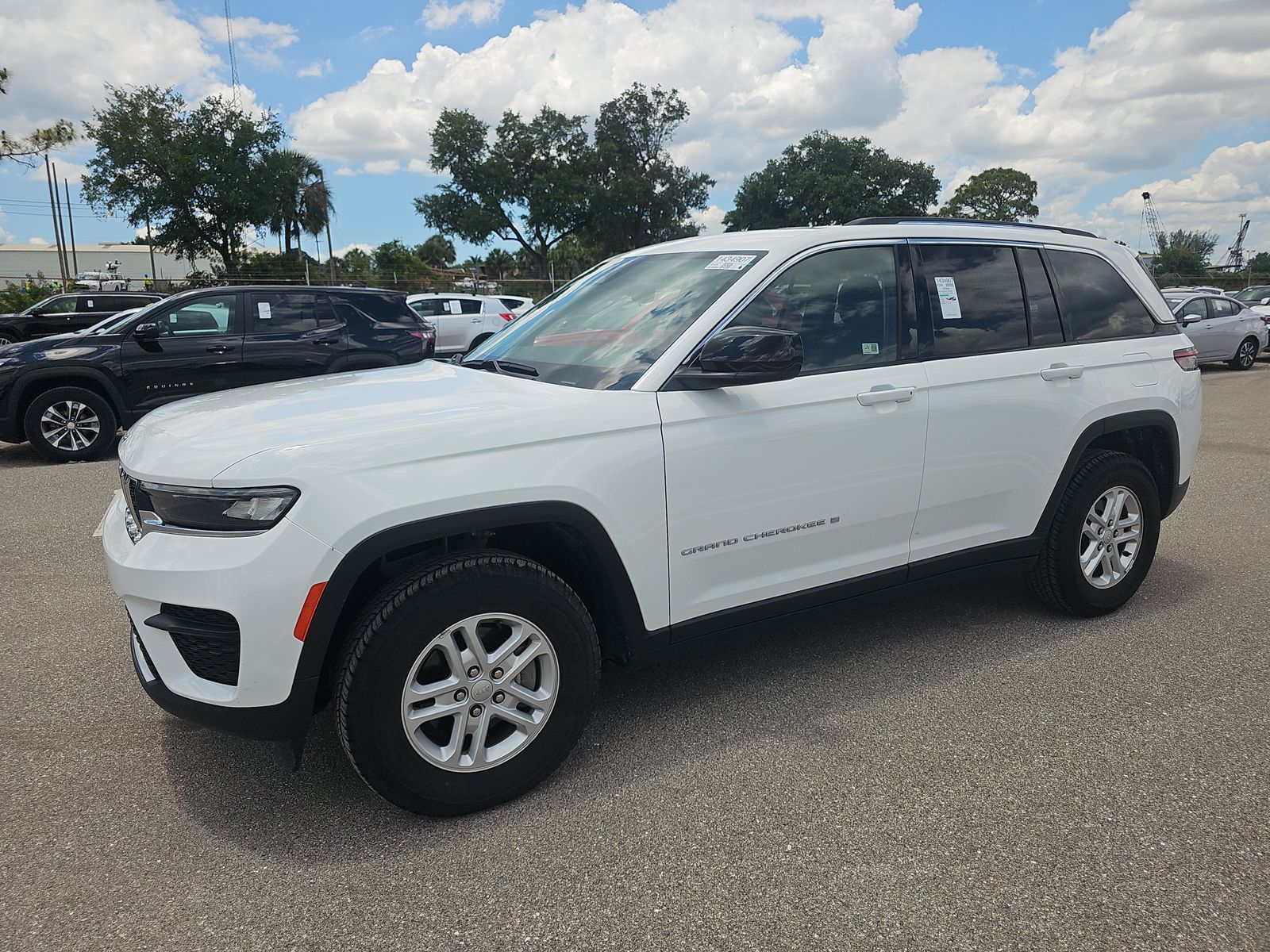 2023 Jeep Grand Cherokee Laredo RWD