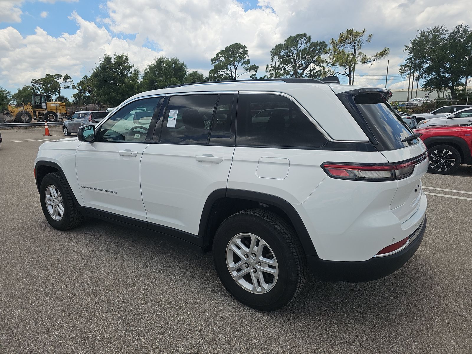 2023 Jeep Grand Cherokee Laredo RWD