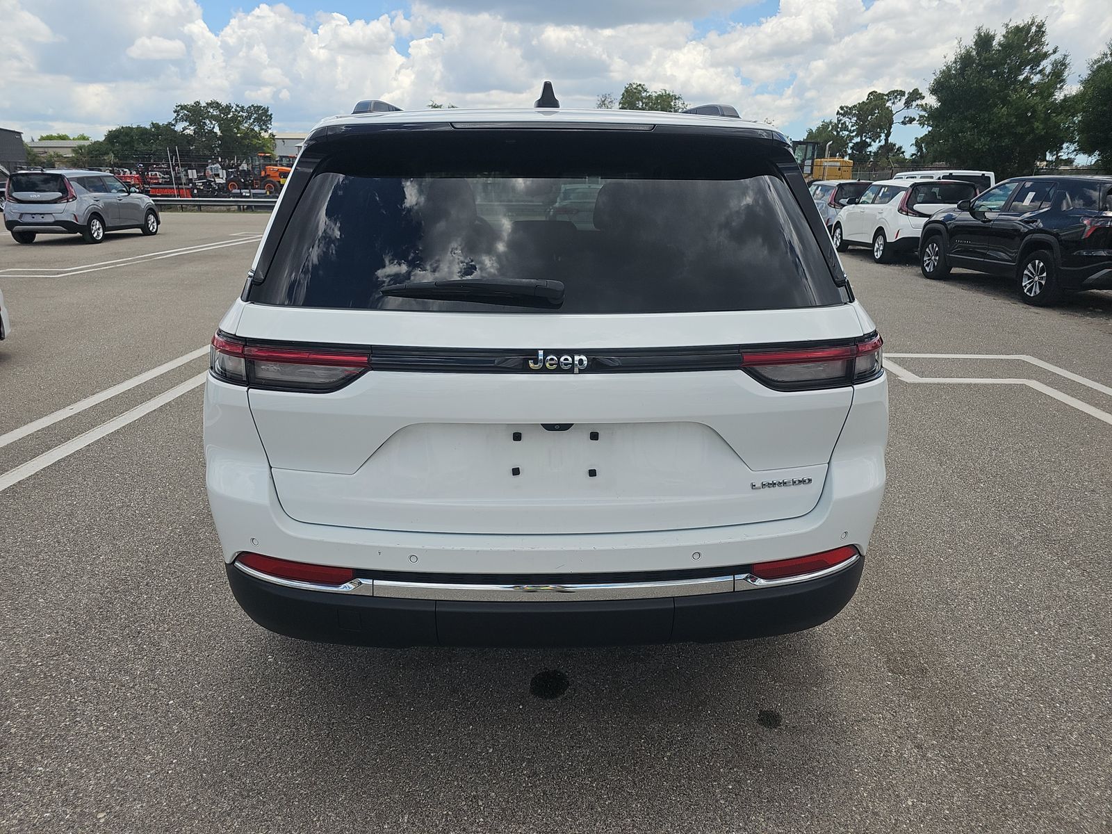 2023 Jeep Grand Cherokee Laredo RWD