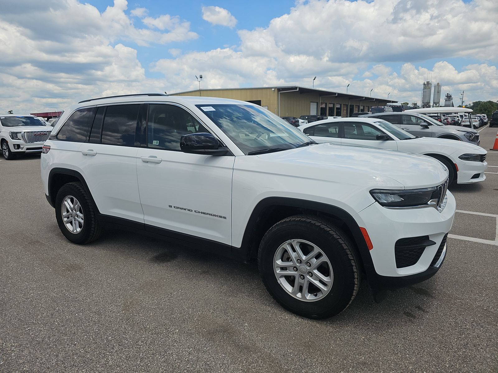 2023 Jeep Grand Cherokee Laredo RWD