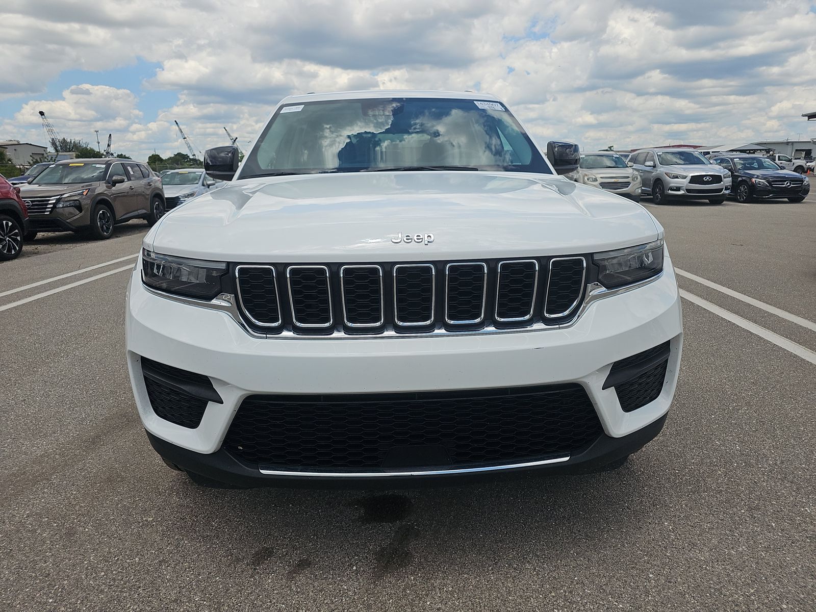 2023 Jeep Grand Cherokee Laredo RWD