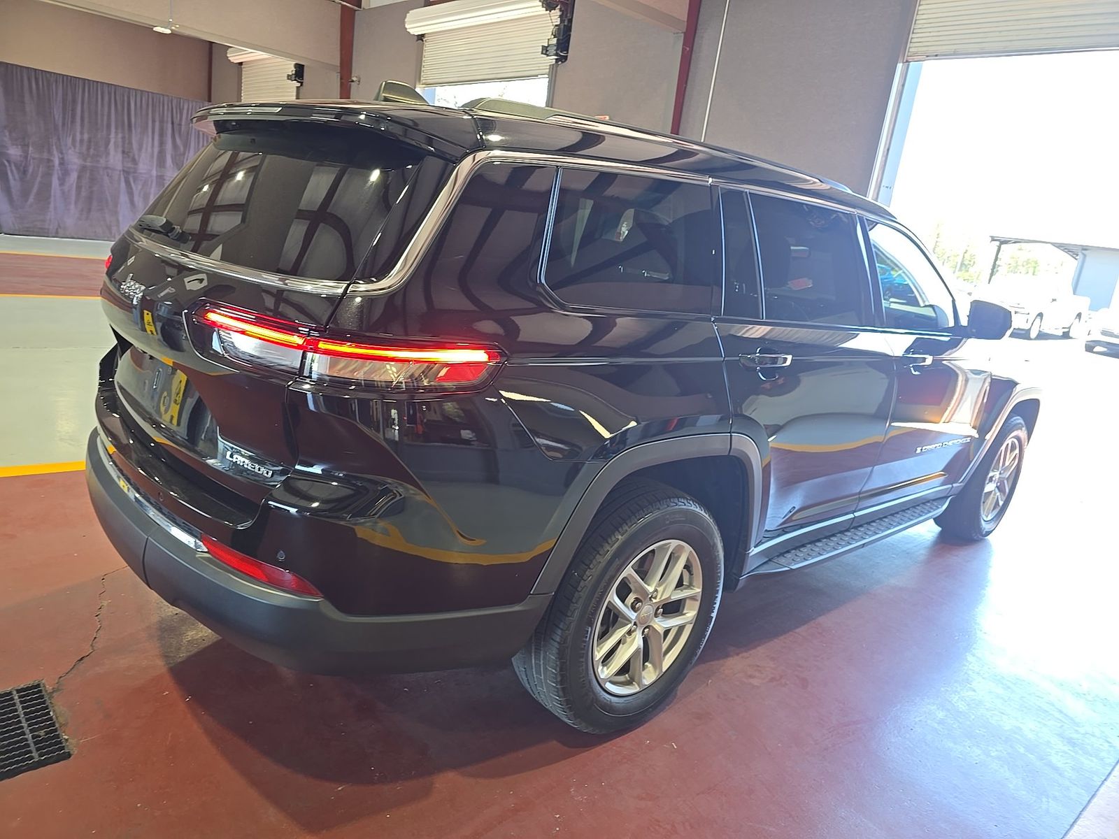 2023 Jeep Grand Cherokee L Laredo RWD