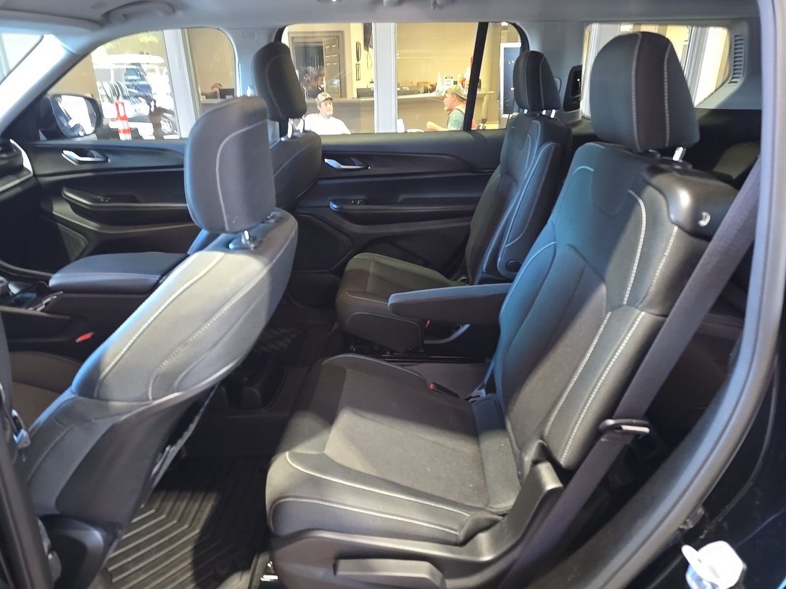2023 Jeep Grand Cherokee L Laredo RWD