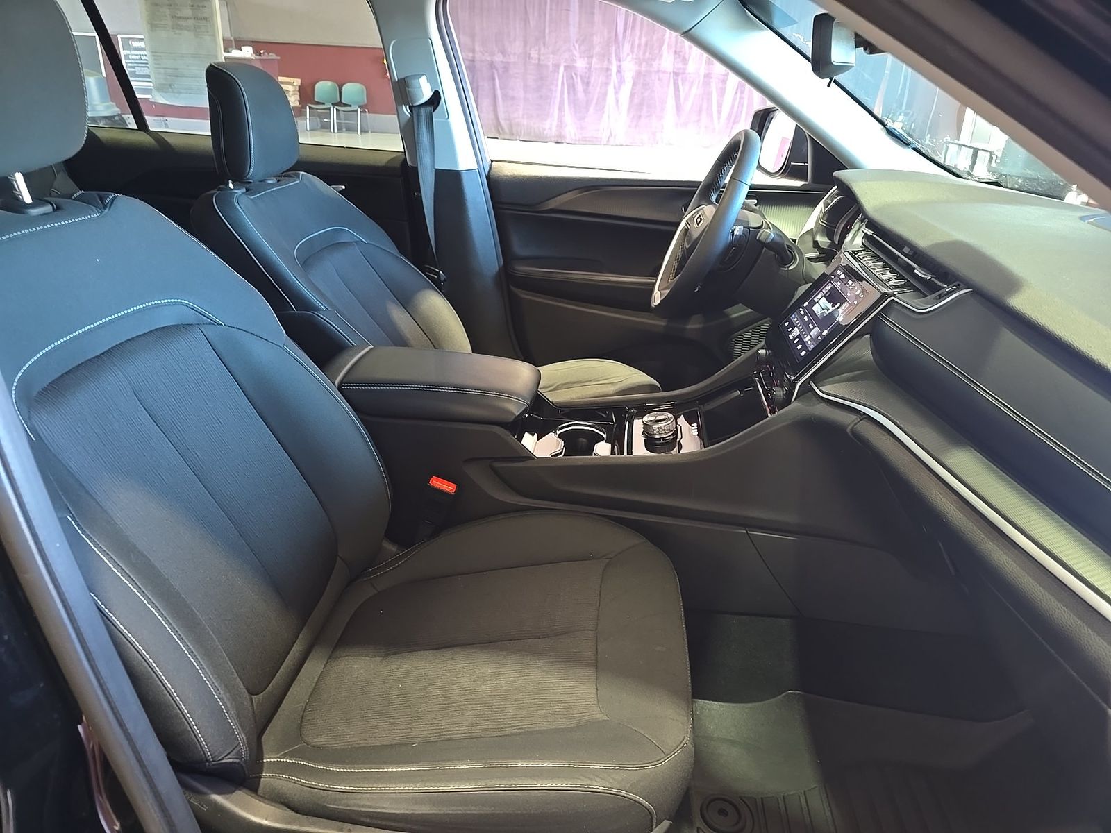 2023 Jeep Grand Cherokee L Laredo RWD