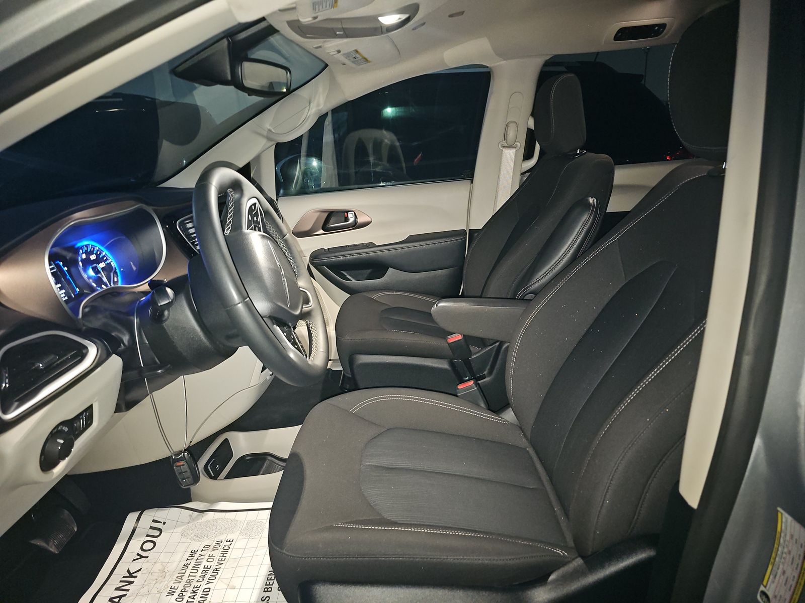 CHRYSLER VOYAGER - 8