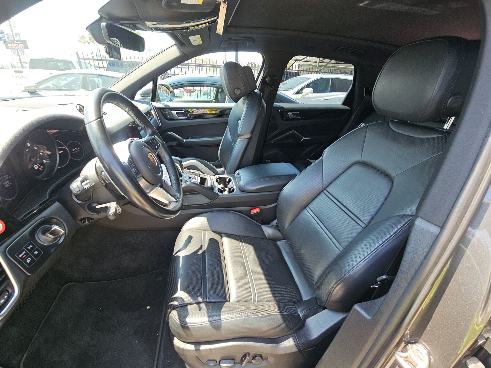 PORSCHE CAYENNE - 8