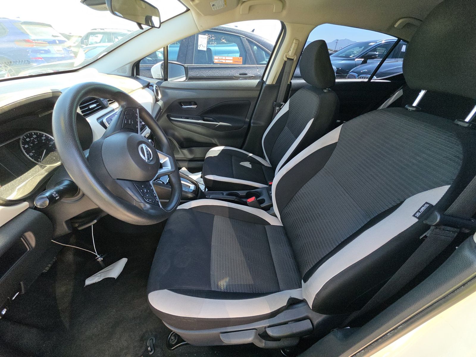 NISSAN VERSA - 8