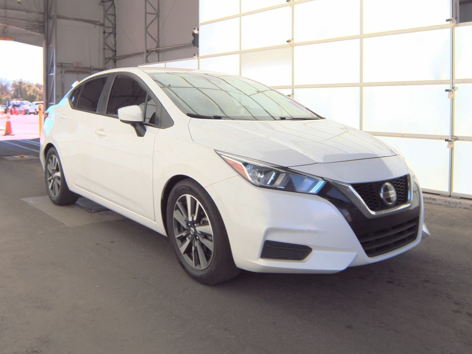 NISSAN VERSA - 4
