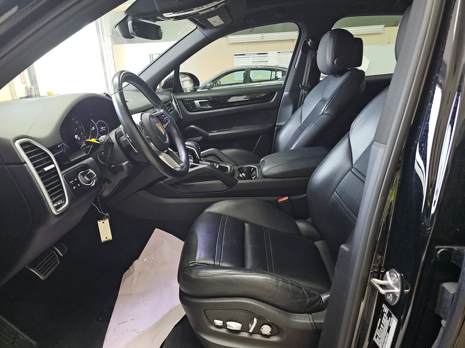 PORSCHE CAYENNE - 8