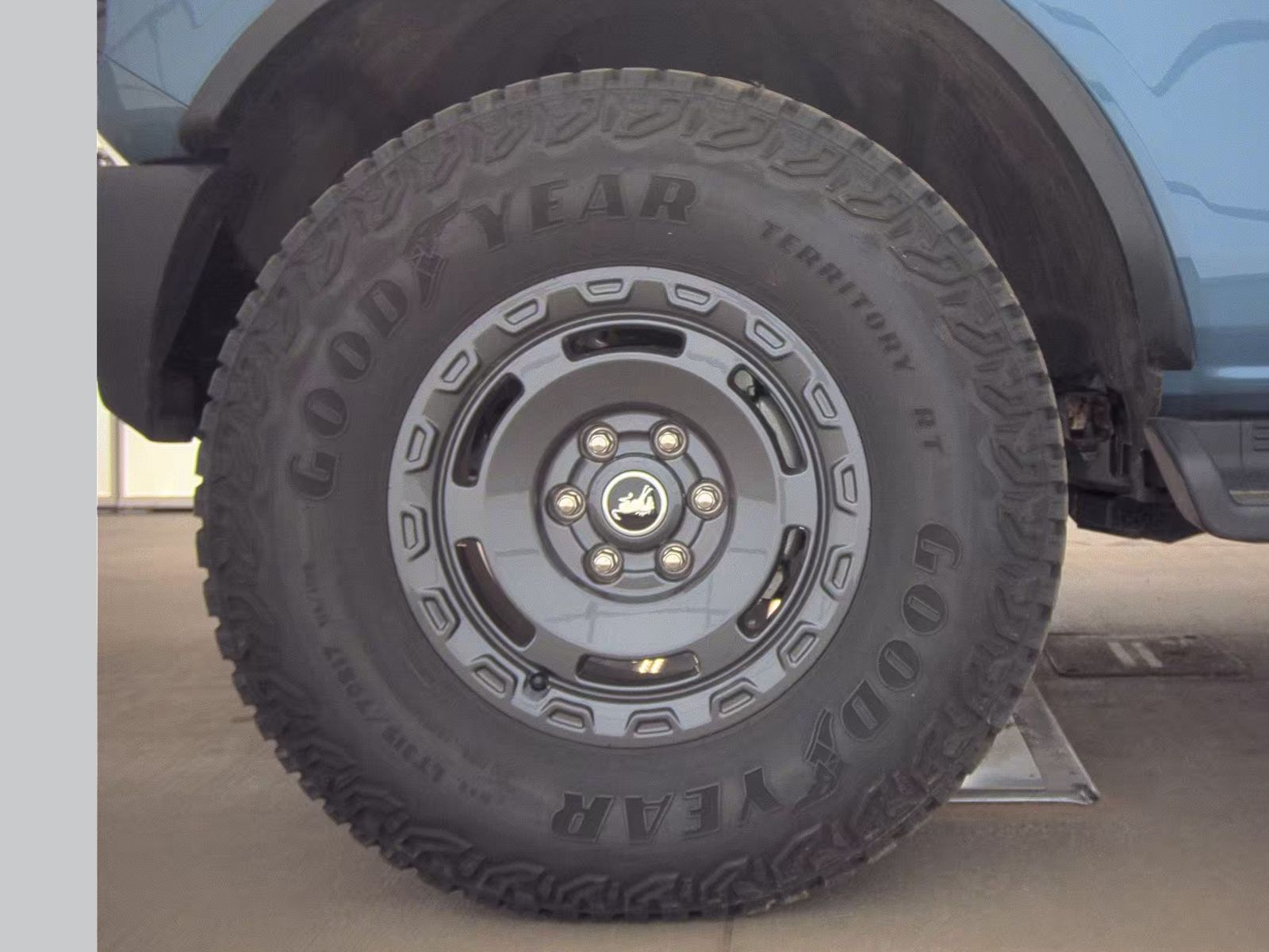 FORD BRONCO - 10