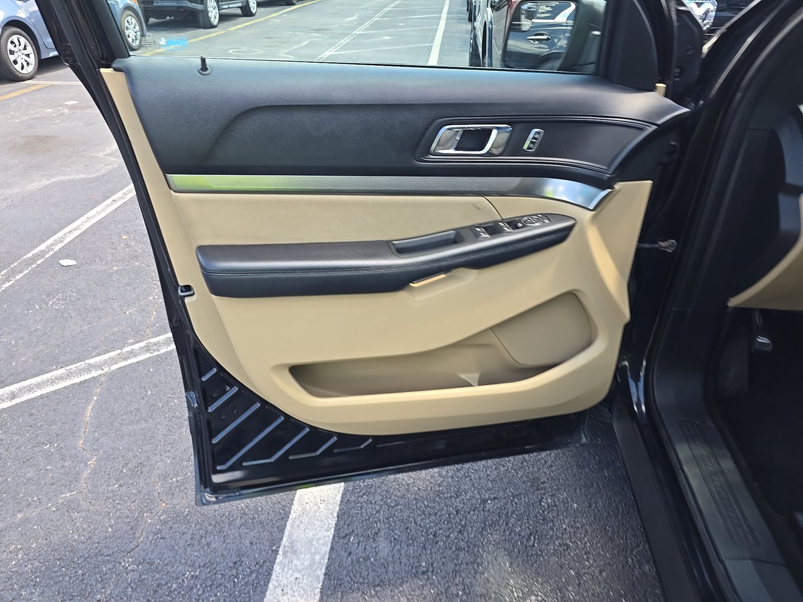 FORD EXPLORER - 10