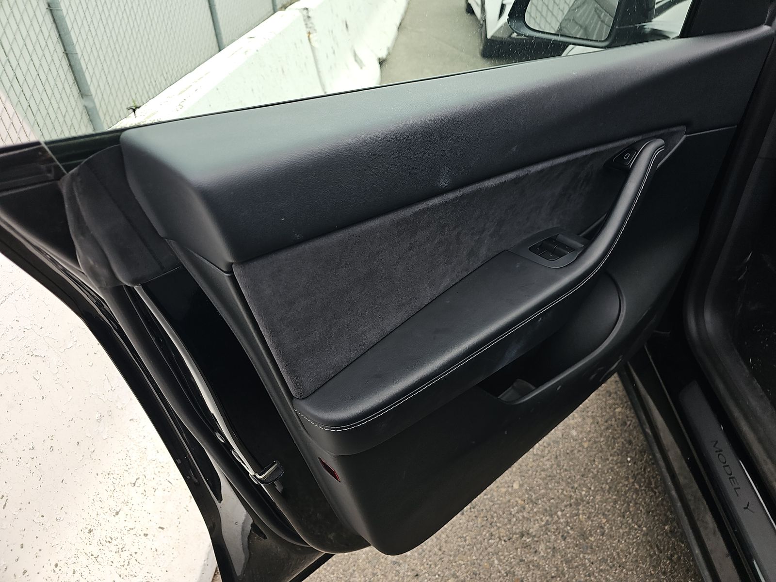 TESLA MODEL Y - 10