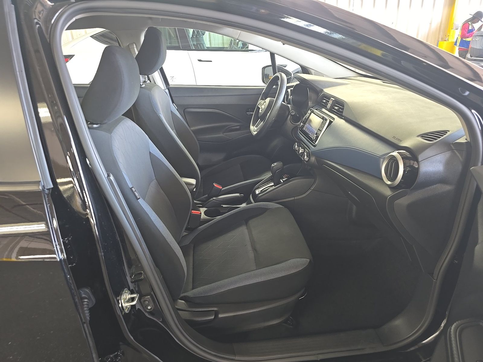 NISSAN VERSA - 9