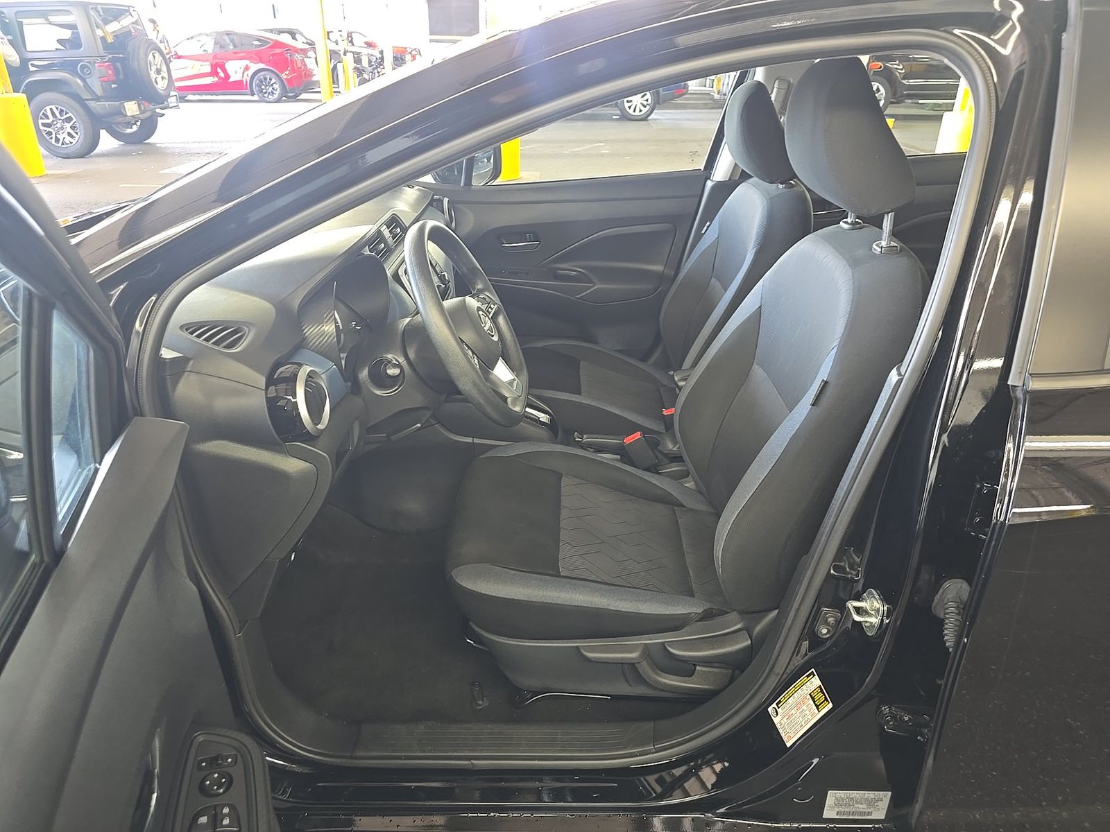 NISSAN VERSA - 8