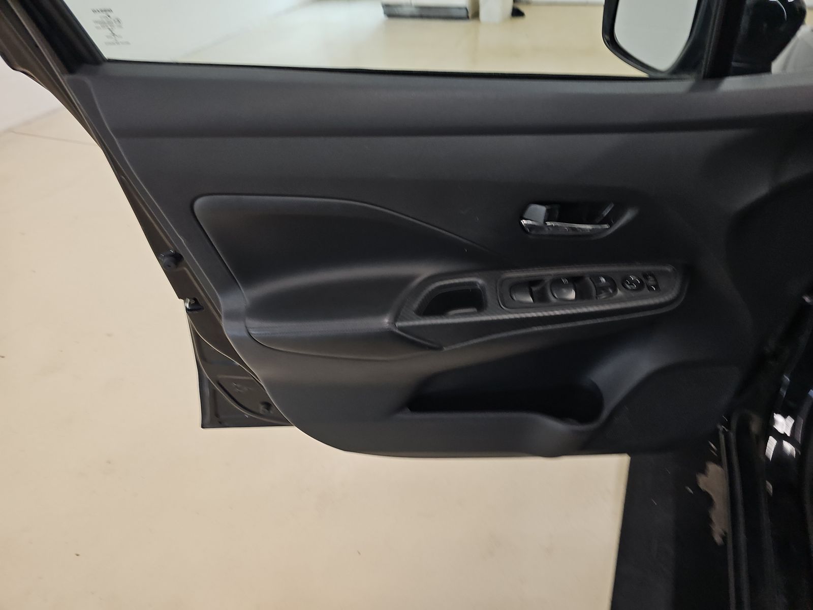 NISSAN VERSA - 10