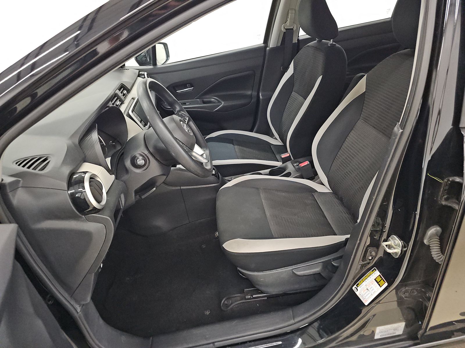 NISSAN VERSA - 8