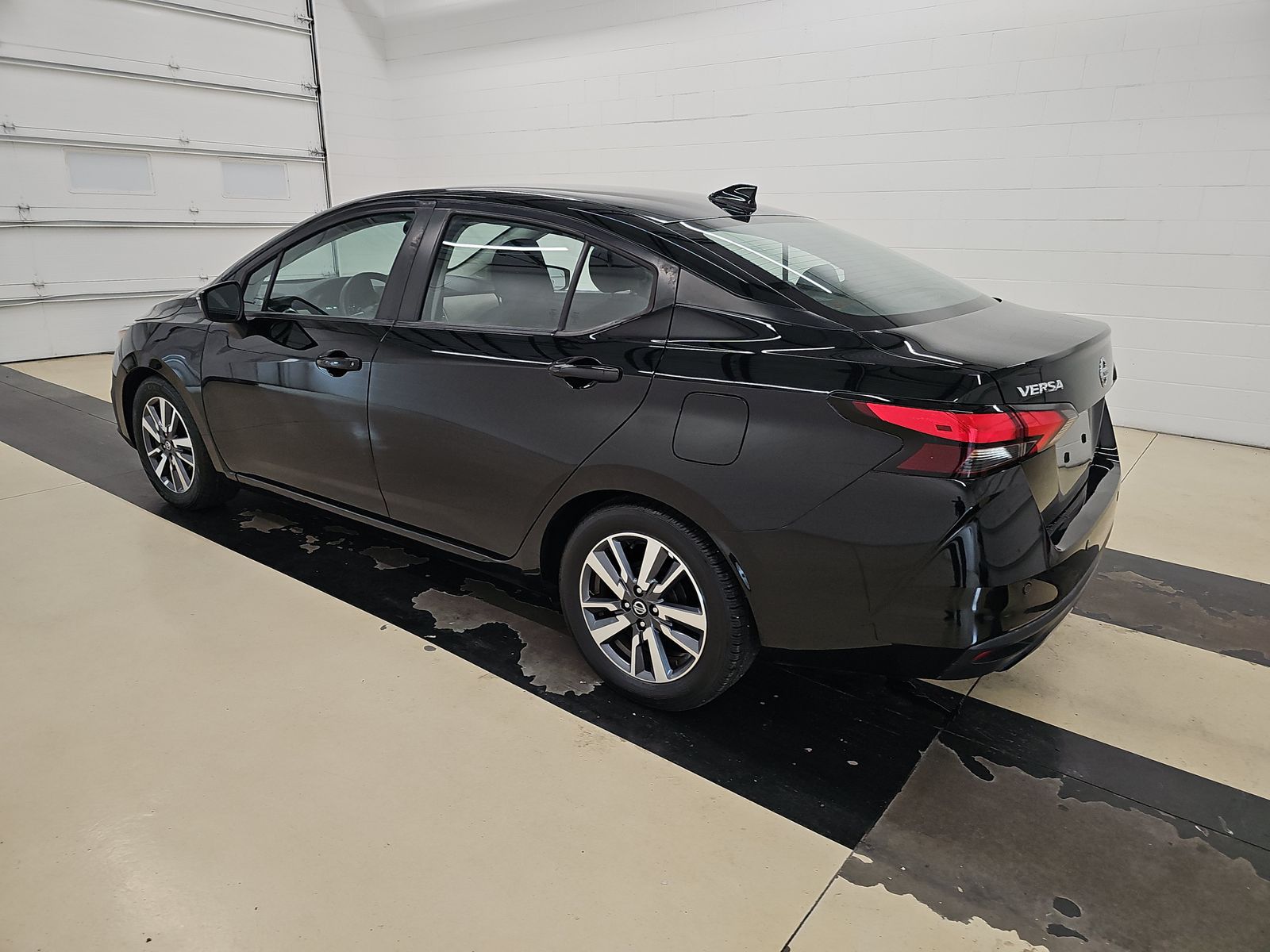 NISSAN VERSA - 7