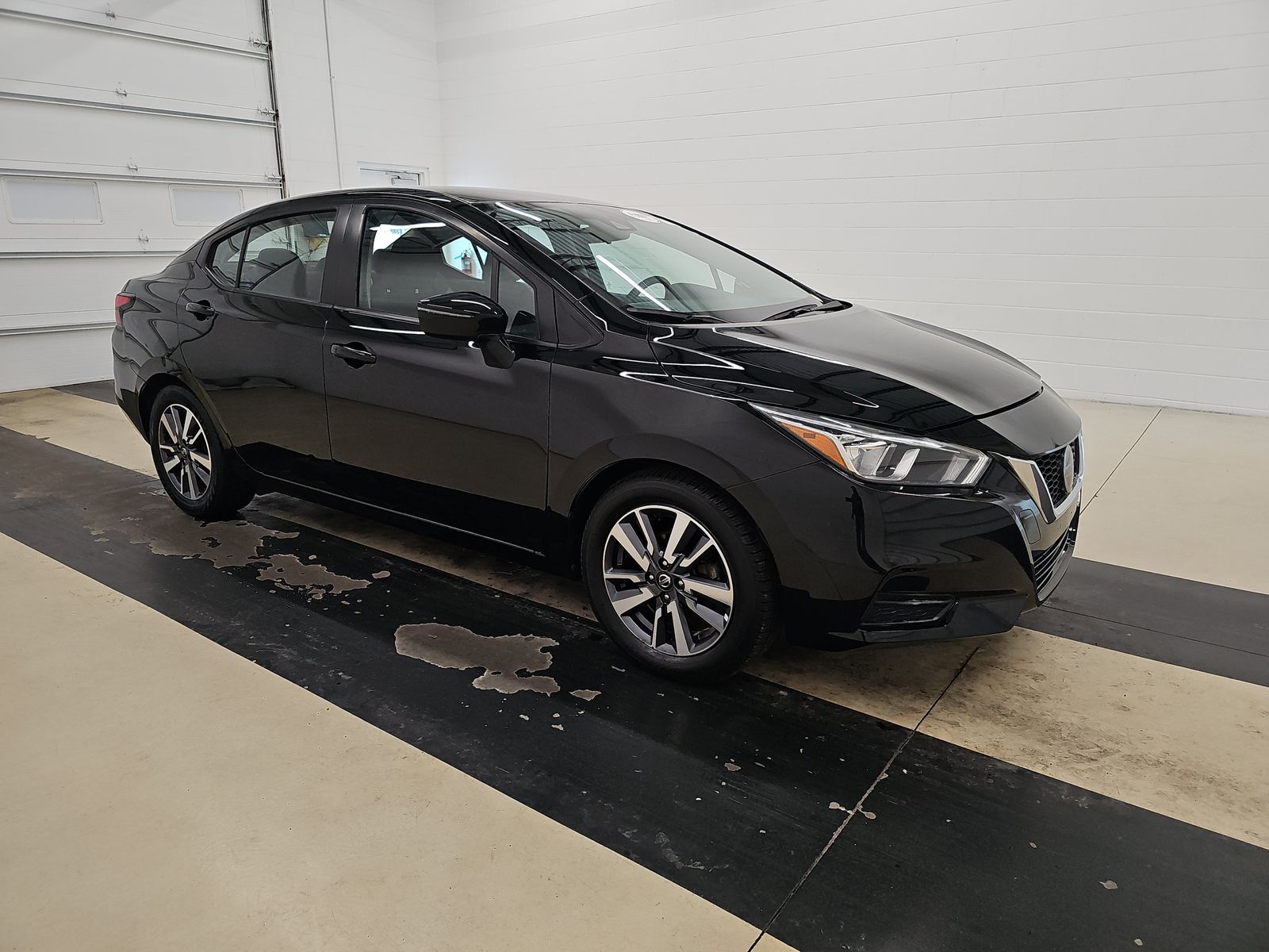 NISSAN VERSA - 4