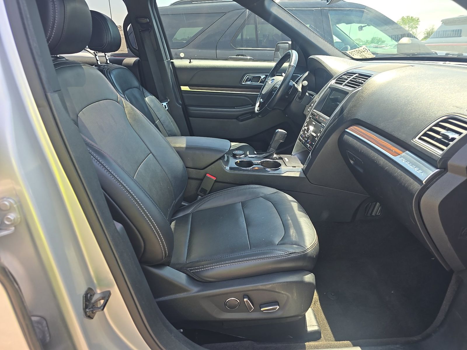 FORD EXPLORER - 9