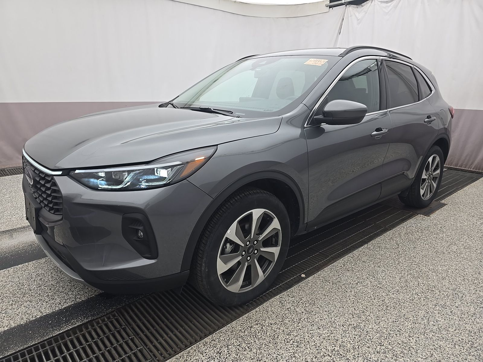 FORD ESCAPE - 1