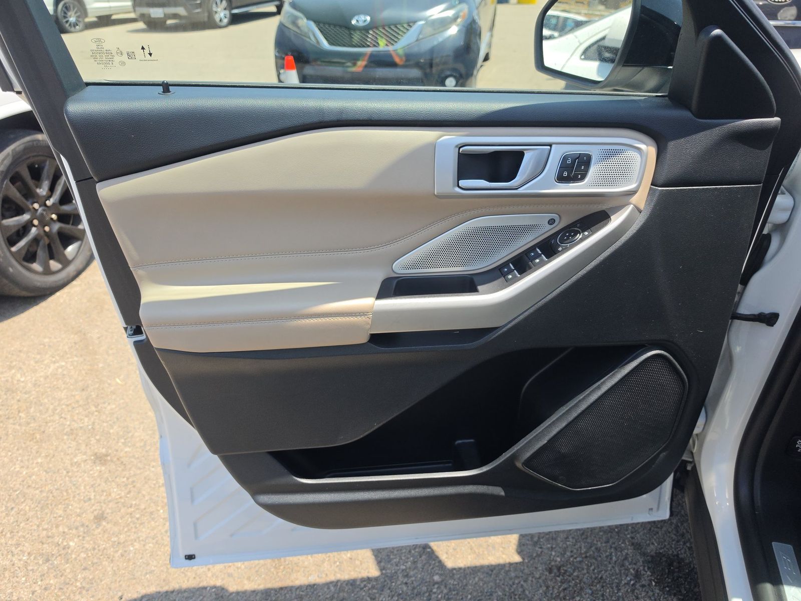FORD EXPLORER - 10