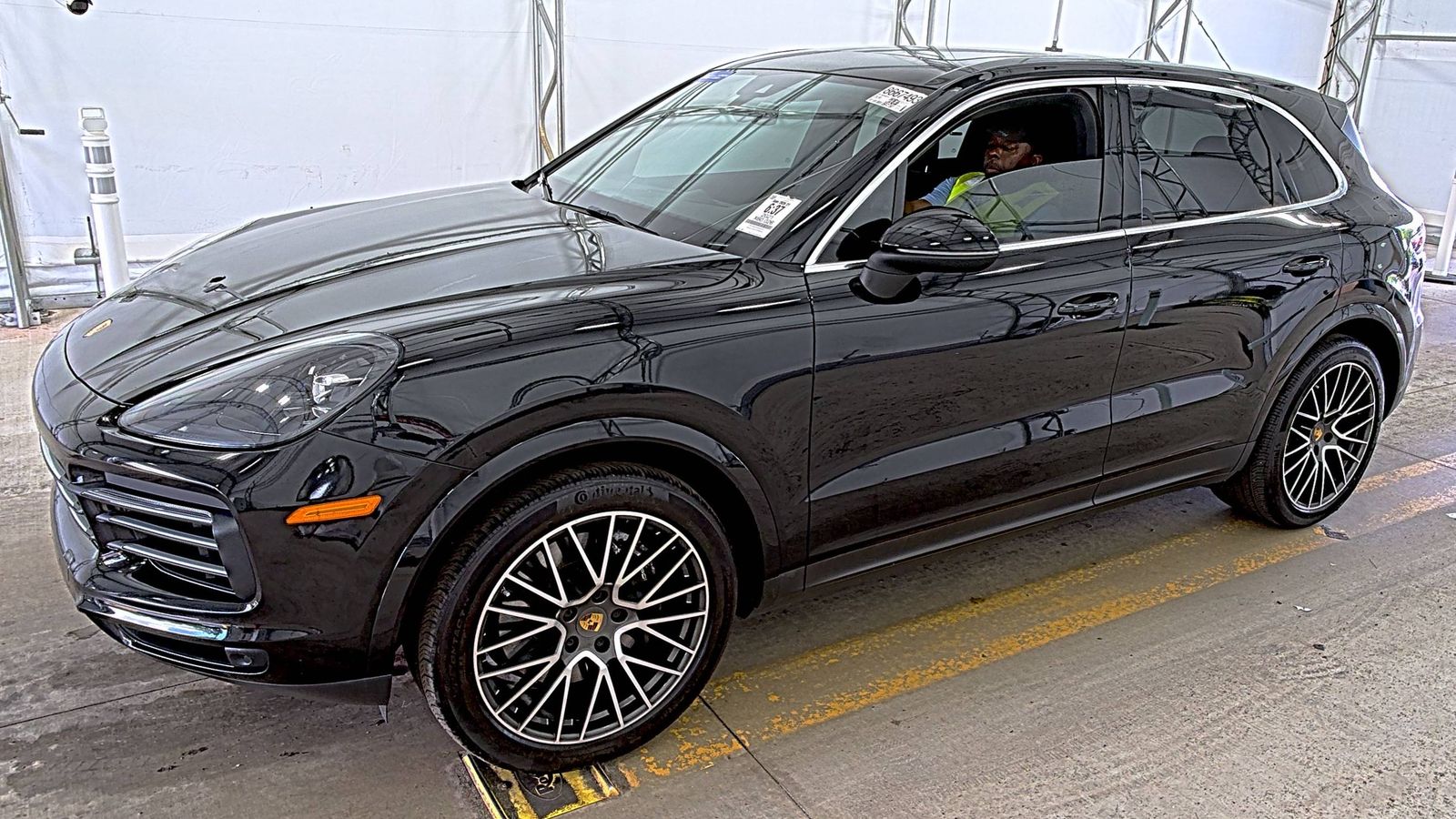 PORSCHE CAYENNE - 1