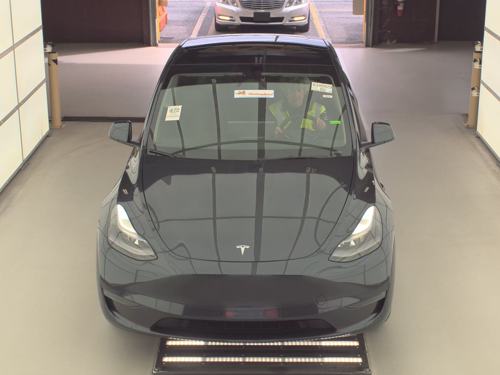 TESLA MODEL Y - 3