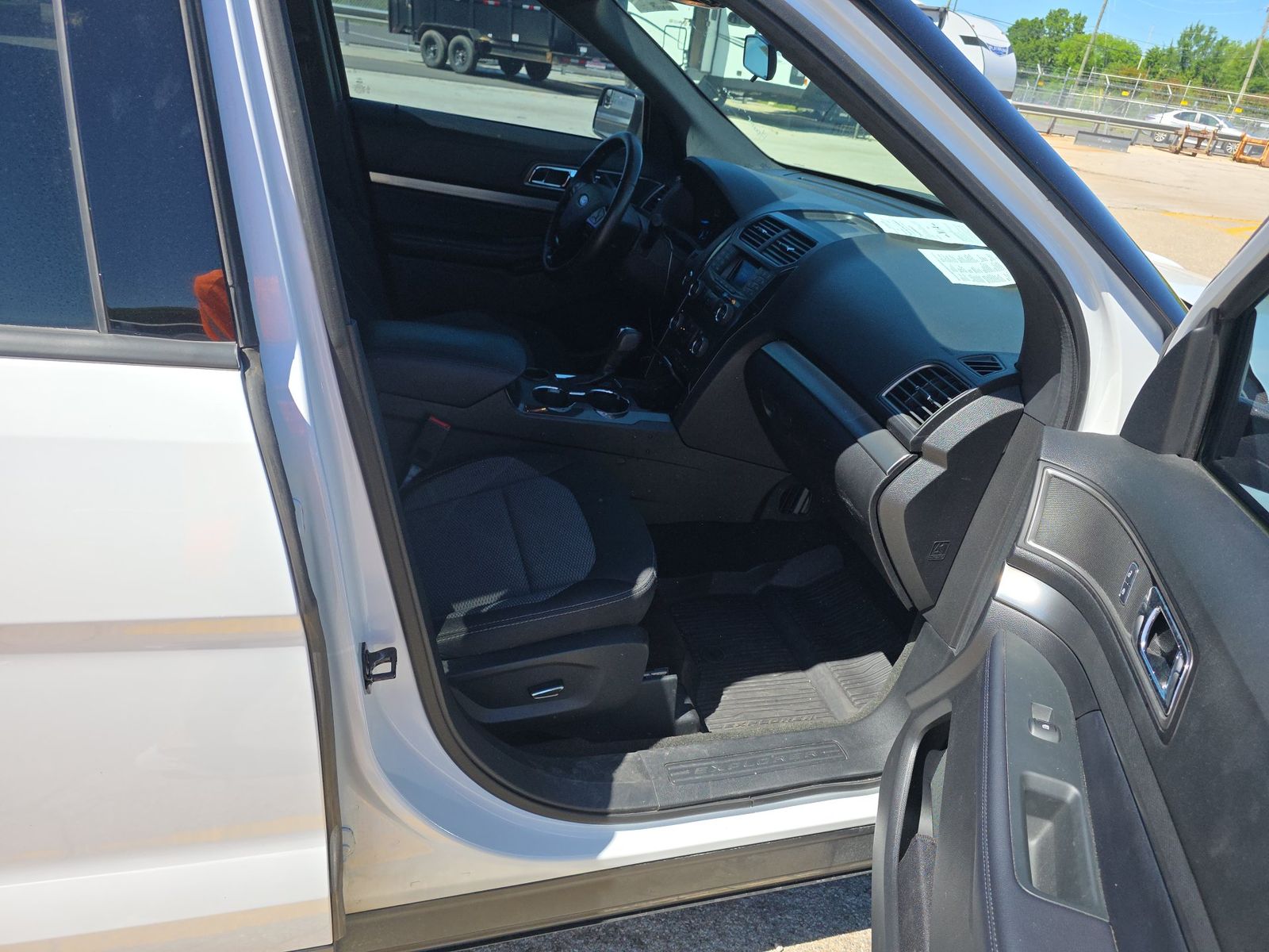 FORD EXPLORER - 9