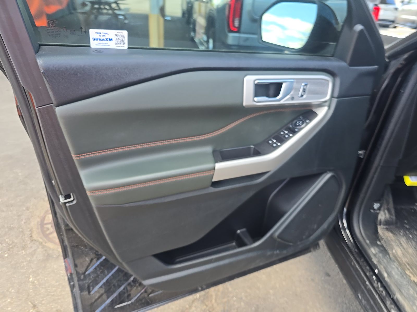FORD EXPLORER - 10