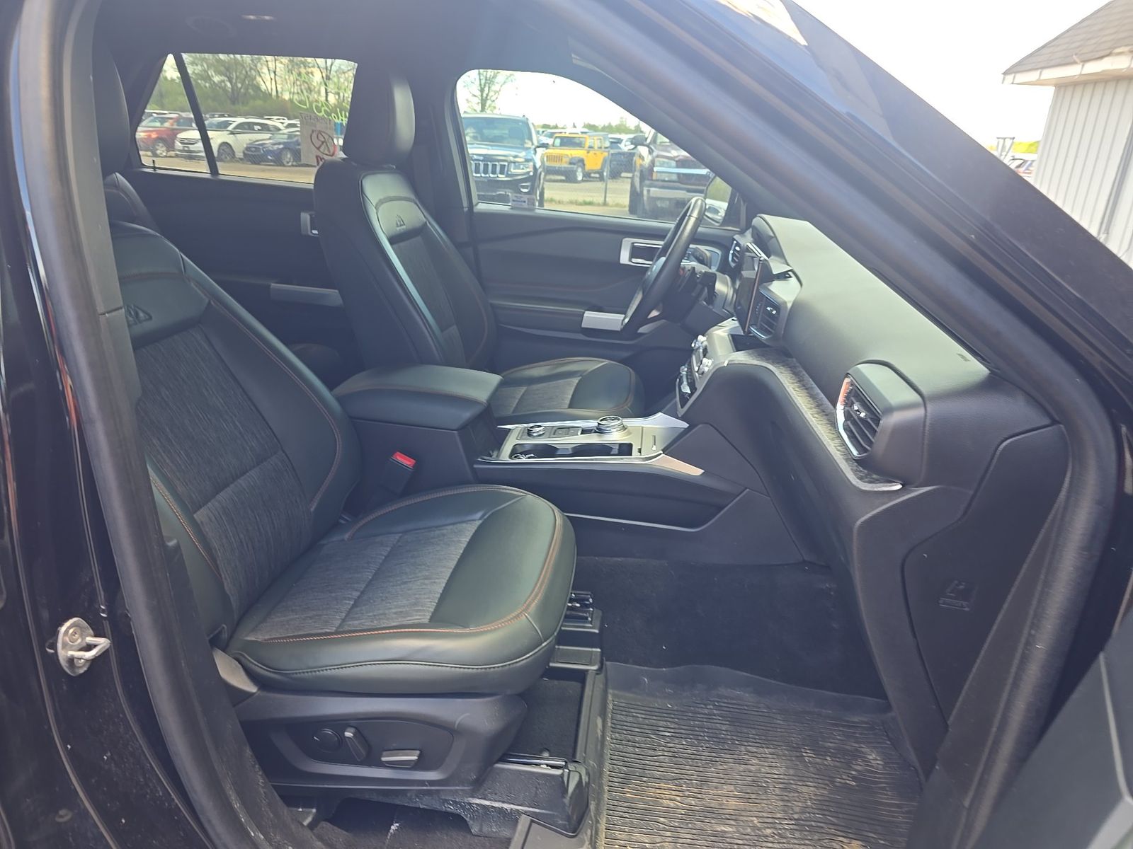 FORD EXPLORER - 9
